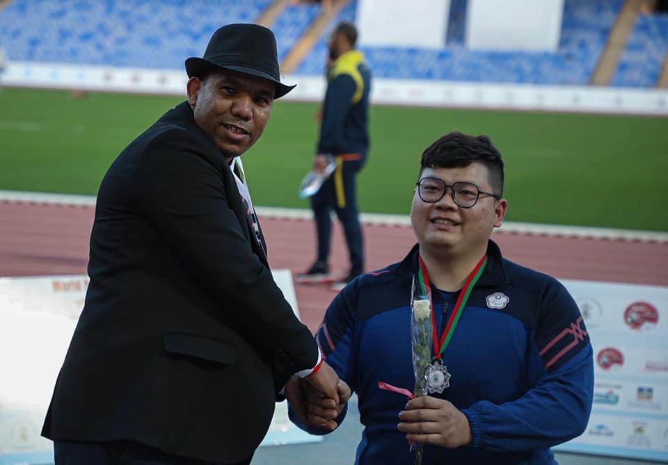 (圖)Taiwan’s para athlete Liu Wei-chi (right) took part in the Marrakech Grand Prix 2023 and took silver in the F56 class discus.